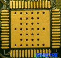 這是最不好的通孔設(shè)計，貫穿通孔直接擺放于QFN的接地散熱墊上，制造上無法確保其錫量，也就無法確保焊接良好。