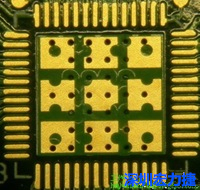 這也是不好的通孔設(shè)計，但部份通孔已經(jīng)用綠漆(mask)蓋上，但仍有部份通孔未塞孔。 