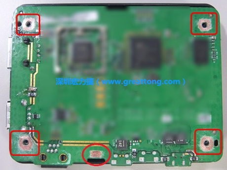 手動去綠漆。使用傳統(tǒng)的刀片去除綠漆后的效果。