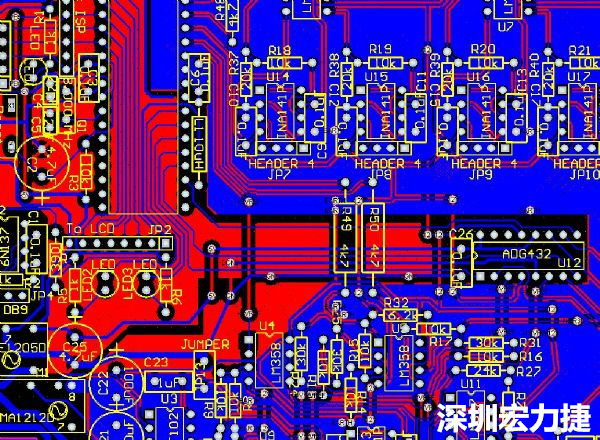 一般產(chǎn)品的PCB設(shè)計(jì)，多數(shù)先決定元件布局，再進(jìn)行線路連接，于元件位置就先改善干擾問(wèn)題，再?gòu)木€路細(xì)節(jié)著手改善產(chǎn)品。