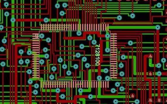 圖1：兩種PCB模型的部分電路。頂圖：傳統(tǒng)設(shè)計(jì)版本。
