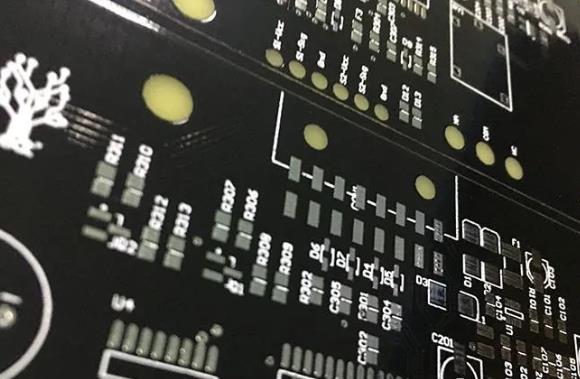 如何確定PCB的基板材料？
